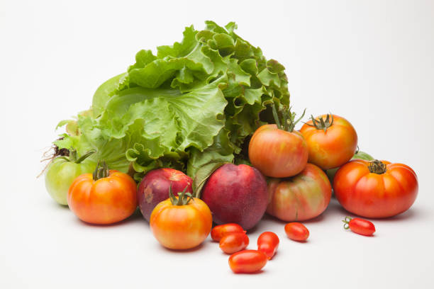 Green salad, ripe tomatoes, nectarine fruit, cherry tomatoes; healthy and healthy set of good taste to eat raw or cooked, in salads, juices, full of vitamins