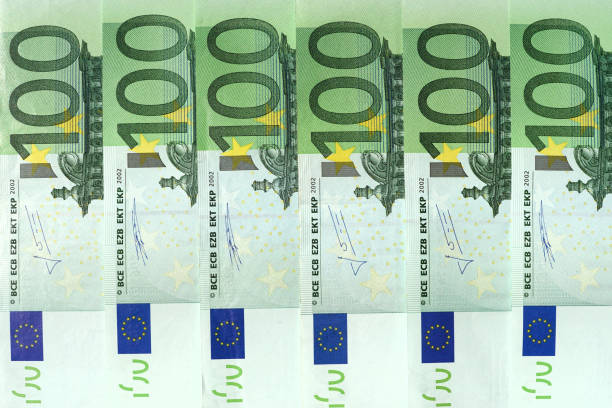 billetes de 100 euros - one hundred euro banknote fotografías e imágenes de stock