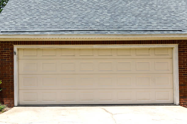 istock Red brick house cream colored garage 1162772485