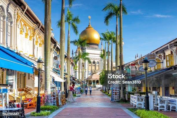 Street View Of Masjid Sultan Stock Photo - Download Image Now - Singapore, Kampung, Glamour