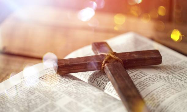 Cross. Holy Bible book and cross, close-up view gospel stock pictures, royalty-free photos & images