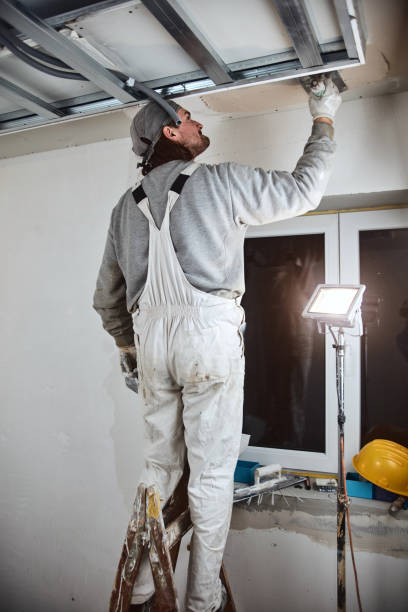 istock Workman plastering gypsum walls inside the house. 1162810677