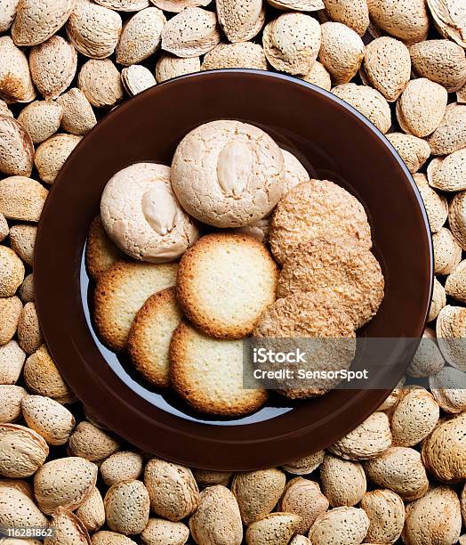 Tradizionale Mandorla Cookie - Fotografie stock e altre immagini di Amaretto - Amaretto, Bianco, Biscotto secco