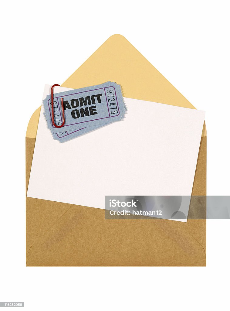 Billets d'entrée avec enveloppe brune - Photo de Deux objets libre de droits
