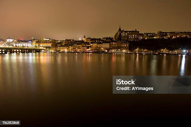Stoccolma Di Notte - Fotografie stock e altre immagini di Acqua - Acqua, Ambientazione esterna, Capitali internazionali