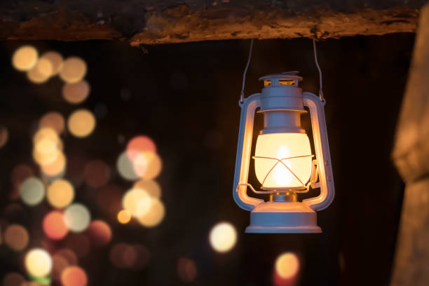 古い火灯油ランプ - oil lantern ストックフォトと画像