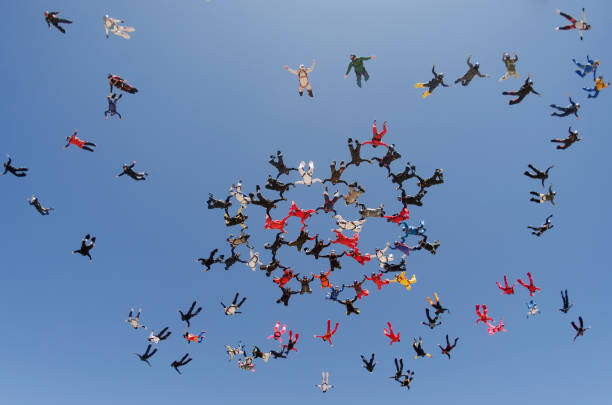 parachutists starting the take off after the jump. - extreme sports audio imagens e fotografias de stock