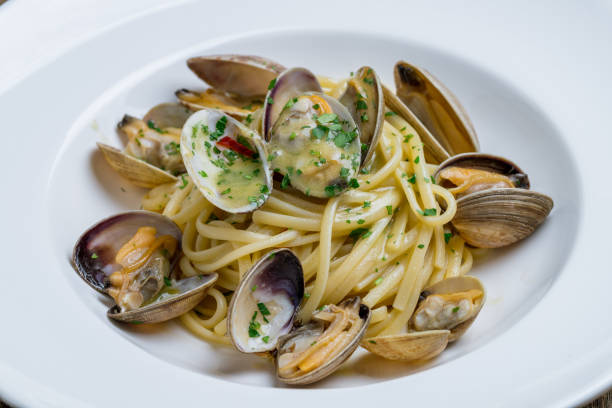 istock Linguini with vongole in wine sauce 1162859717