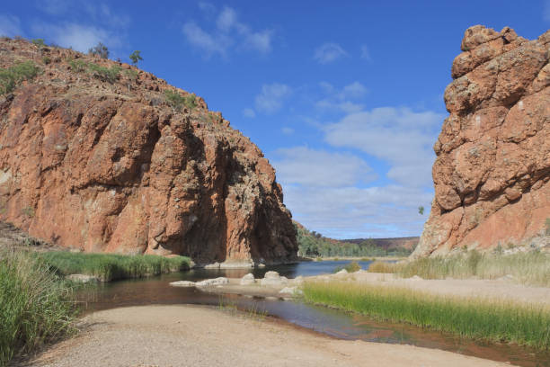 glen helen gorge west macdonnell park narodowy terytorium północne australia - west macdonnell ranges national park zdjęcia i obrazy z banku zdjęć