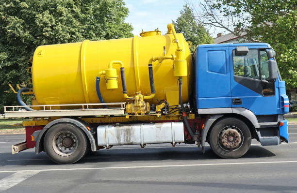 istock Sewage truck on the street 1162954843