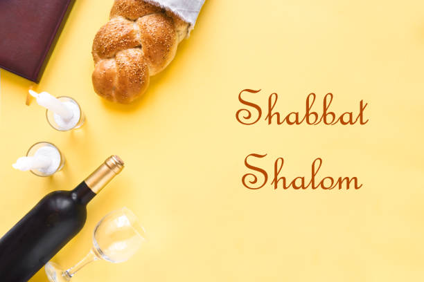 shalom shabbat - challah jewish sabbath photography candle photos et images de collection