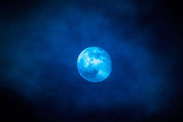 a blue full moon with clouds in february 2019 - nightshot imagens e fotografias de stock