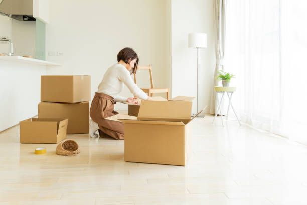 istock Women who are moving 1163079638