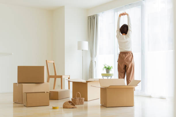 istock Women who are moving 1163079673