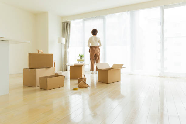 istock Women who are moving 1163079681