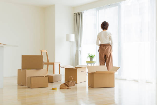 istock Women who are moving 1163079692
