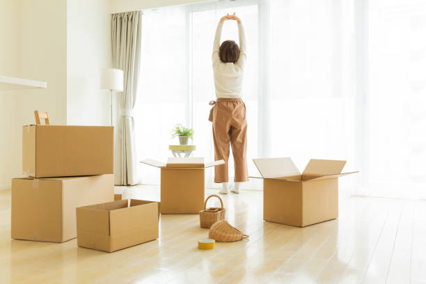 istock Women who are moving 1163079694