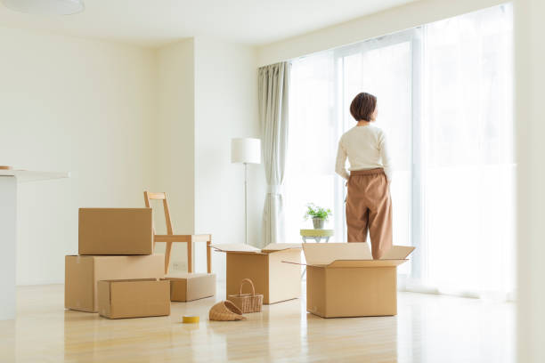 istock Women who are moving 1163079731