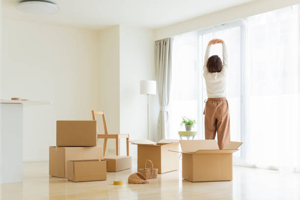 istock Women who are moving 1163079734
