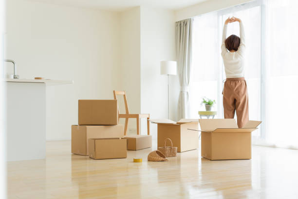istock Women who are moving 1163079837