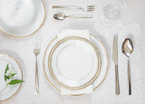 festive table setting - eating utensil elegance silverware fine dining imagens e fotografias de stock