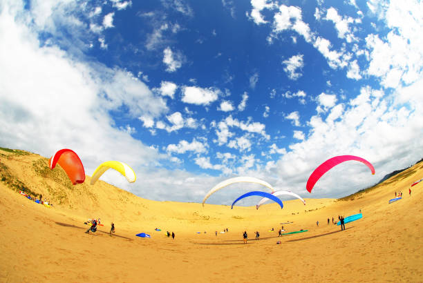 istock Paqagliding at Tottori sand dunes 1163091534