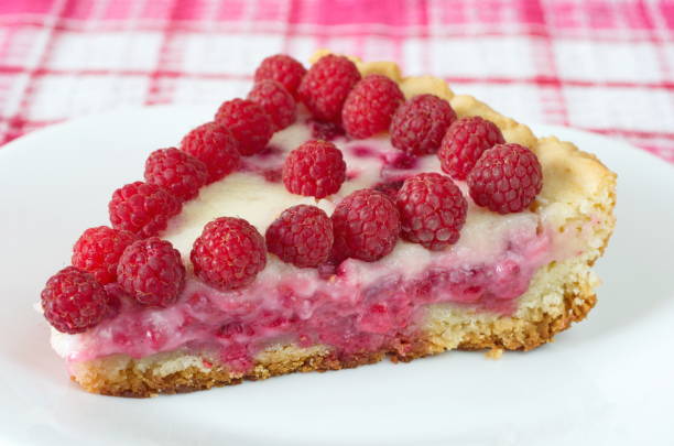 Sandy raspberry pie with sour cream