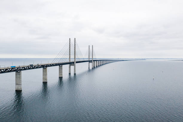 oresund bridge close up view in malmo, sweden. - suspension railway imagens e fotografias de stock