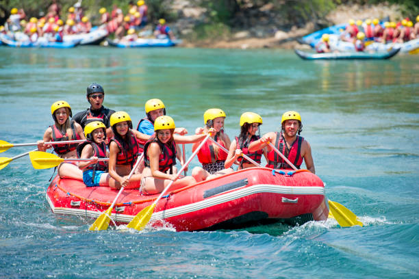 group of people white water rafting - team sport rafting white water rafting rapid imagens e fotografias de stock