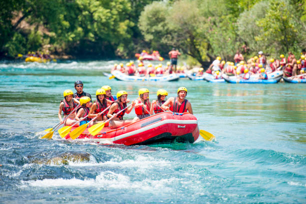 group of people white water rafting - team sport rafting white water rafting rapid imagens e fotografias de stock