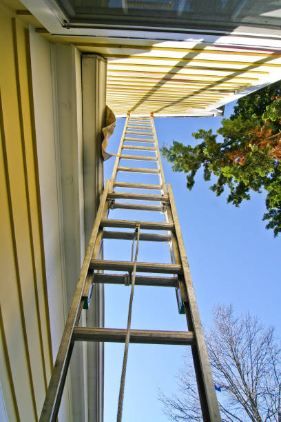 istock Aluminium ladder wirh blue sky view from under 1163174637