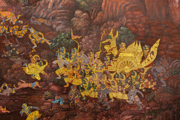 a cor do ouro da pintura mural velha é a história de ramakian, afresco antigo no templo de wat phra kaew em banguecoque, tailândia - temple wat phra kaeo mural wall - fotografias e filmes do acervo