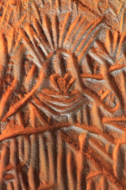 caverna de edakkal-petroglyphs - metal gates - fotografias e filmes do acervo