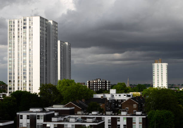 grattacieli alloggi sociali appartamenti nord londra inghilterra - high rise apartments foto e immagini stock