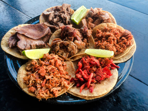 real mexican tacos platter and lemon slices - smoked tongue imagens e fotografias de stock