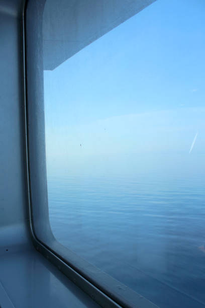 indicador do barco de balsa no mar egeu - vista da cobertura superior - fotografias e filmes do acervo