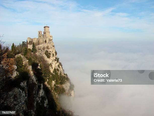 San Marino In Den Wolken Stockfoto und mehr Bilder von San Marino - San Marino, Anhöhe, Architektur