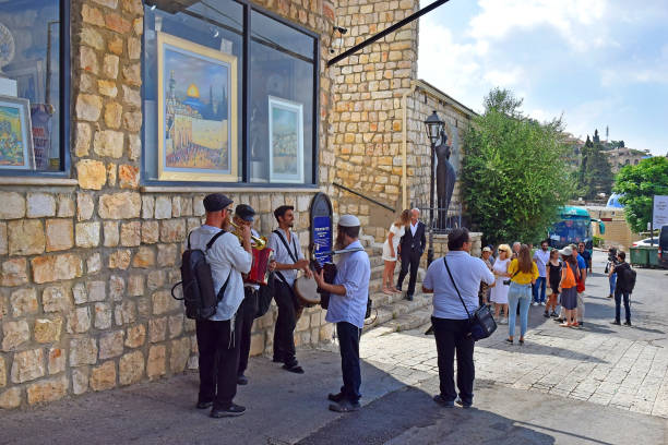 religious musicians in the quarter of artists, old town of Safed, Israel Safed, Upper Galilee, Israel - July 19, 2019: quartet of religious musicians, playing music on the old street in the quarter of artists in the old town of Safed , whose history spans 700 years klezmer stock pictures, royalty-free photos & images