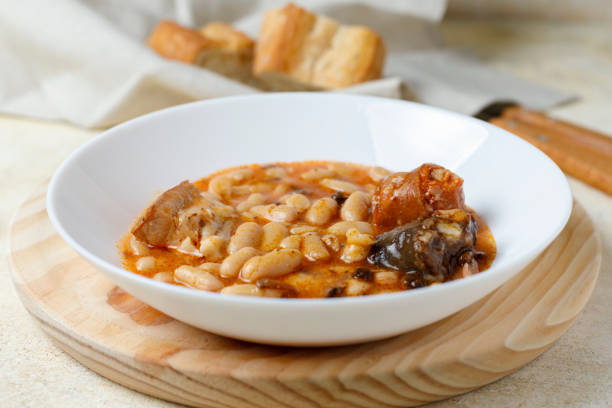 fabada asturiana. cooked beans. - asturiana imagens e fotografias de stock