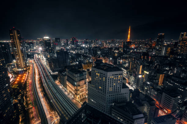 tokio, japón skyline - tokyo tower shinjuku ward tokyo prefecture communications tower fotografías e imágenes de stock