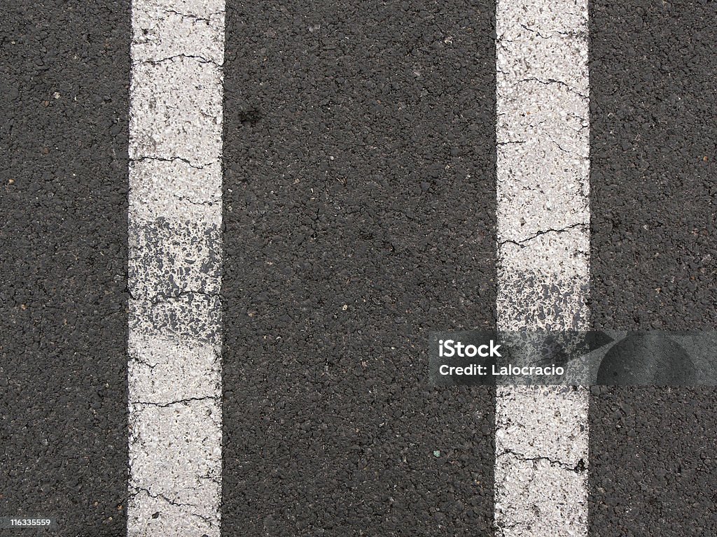 Segnale di traffico. Rette parallele - Foto stock royalty-free di Asfalto
