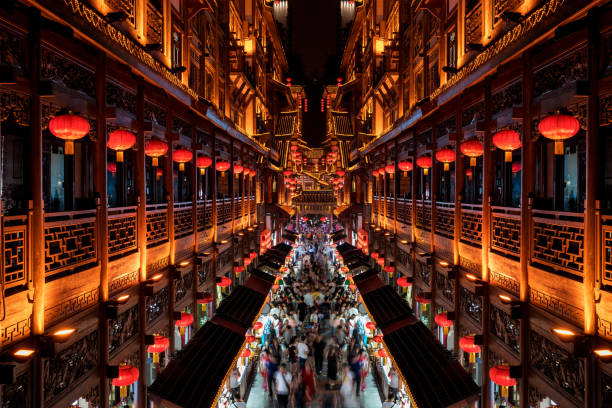 nightscape of hongyadong ancient town in chongqing, china - skyscraper travel people traveling traditional culture imagens e fotografias de stock