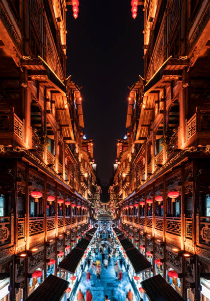 nightscape of hongyadong ancient town in chongqing, china - skyscraper travel people traveling traditional culture imagens e fotografias de stock