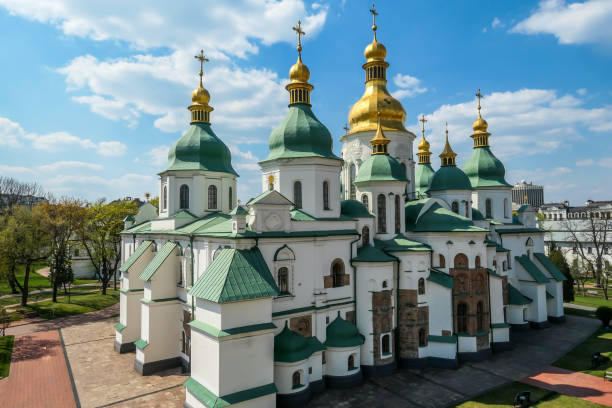 kiev - cattedrale di santa sofia - kyiv orthodox church dome monastery foto e immagini stock