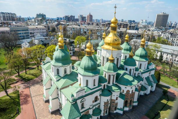 kiev - cattedrale di santa sofia - kyiv orthodox church dome monastery foto e immagini stock