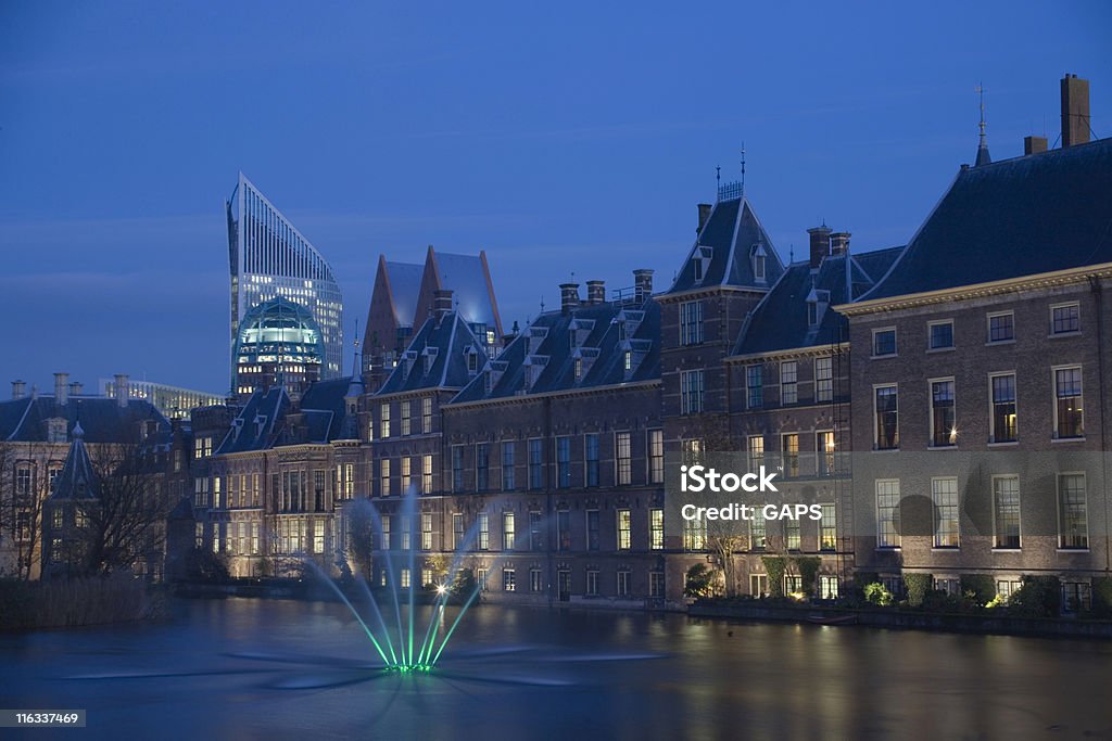 Den Haag beleuchteten Parlament Gebäude direkt nach dem Sonnenuntergang - Lizenzfrei Architektur Stock-Foto