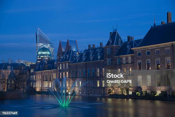 Den Haag Beleuchteten Parlament Gebäude Direkt Nach Dem Sonnenuntergang Stockfoto und mehr Bilder von Architektur