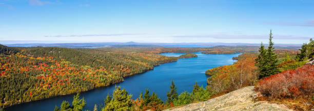 vista aérea da lagoa longa no parque nacional de acadia - landscape new england cloud sky - fotografias e filmes do acervo