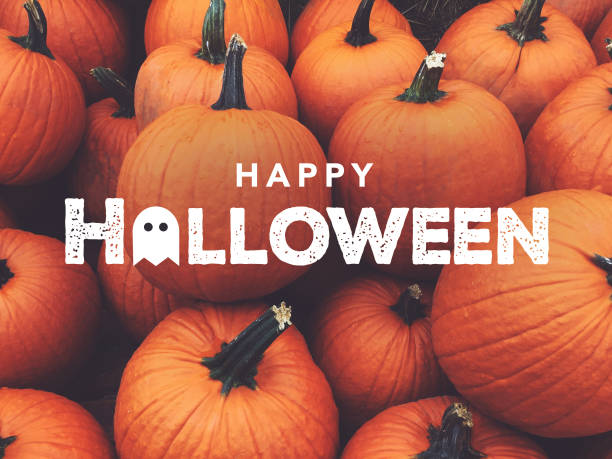 happy halloween text mit kürbissen hintergrund - halloween stock-fotos und bilder
