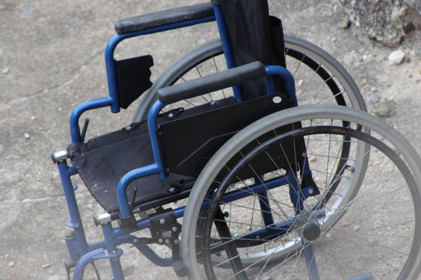 пустая инвалидная коляска - tri wheel стоковые фото и изображения
